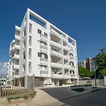 Comodo 2 cuartos AC y piscina