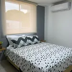 Comodo 2 cuartos AC y piscina